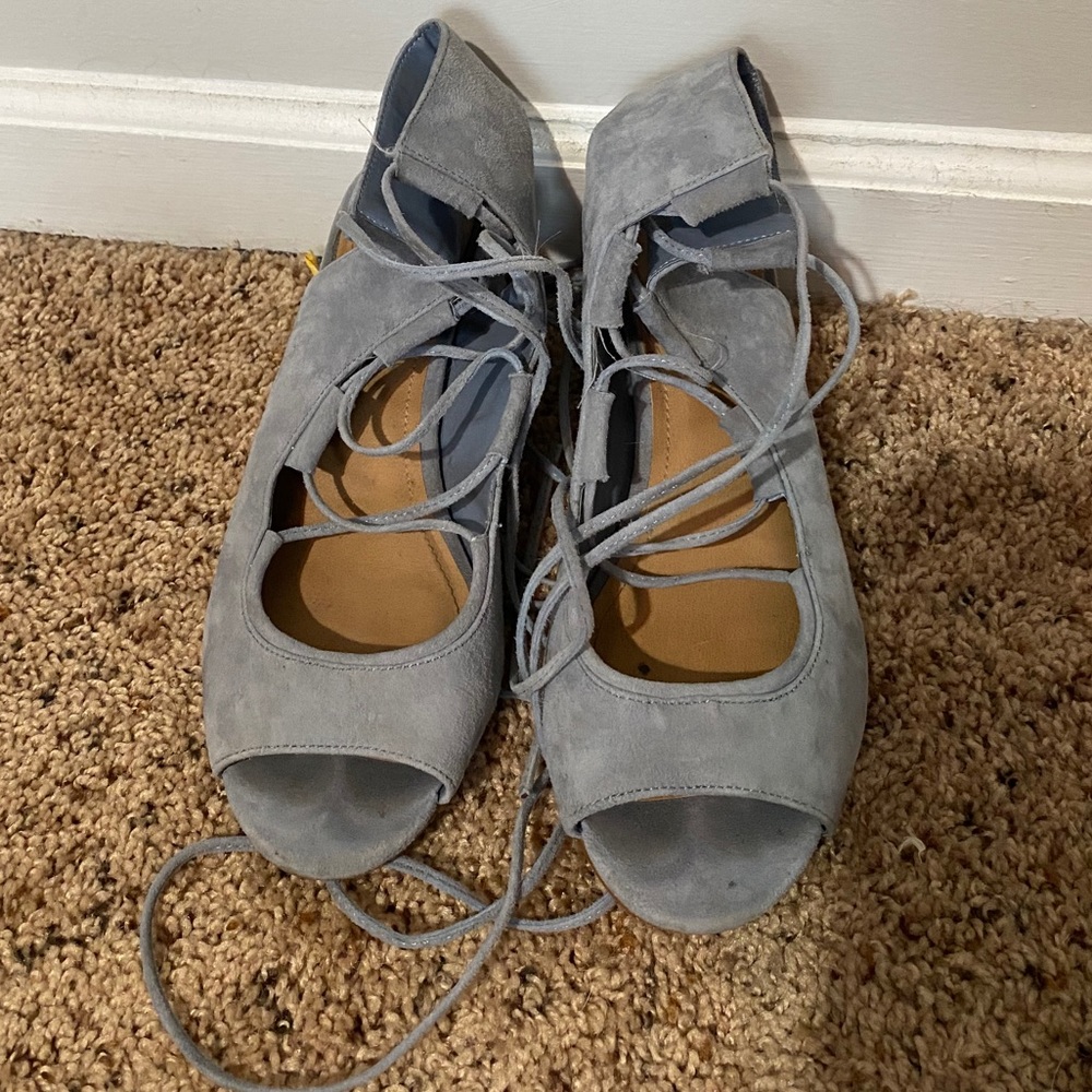 Size 9 Steve Maddens lace up heels